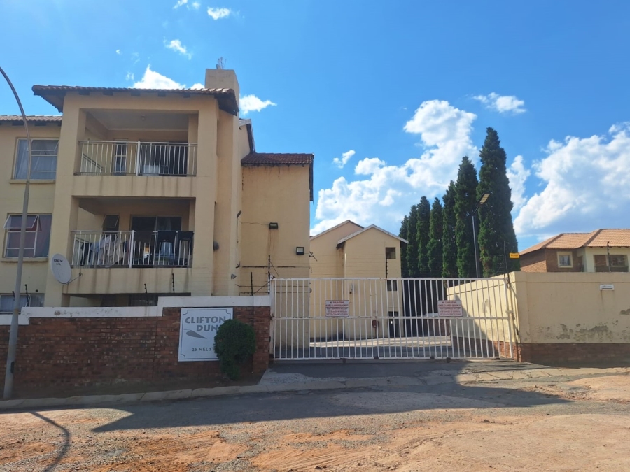 2 Bedroom Property for Sale in Rensburg Gauteng