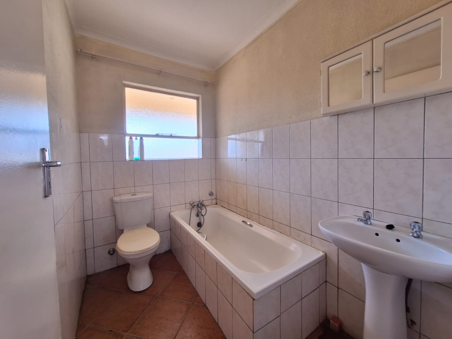 2 Bedroom Property for Sale in Rensburg Gauteng