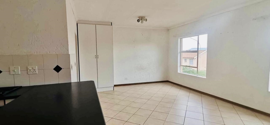 1 Bedroom Property for Sale in Rensburg Gauteng