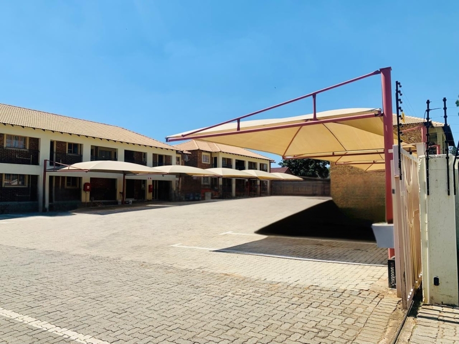 1 Bedroom Property for Sale in Rensburg Gauteng