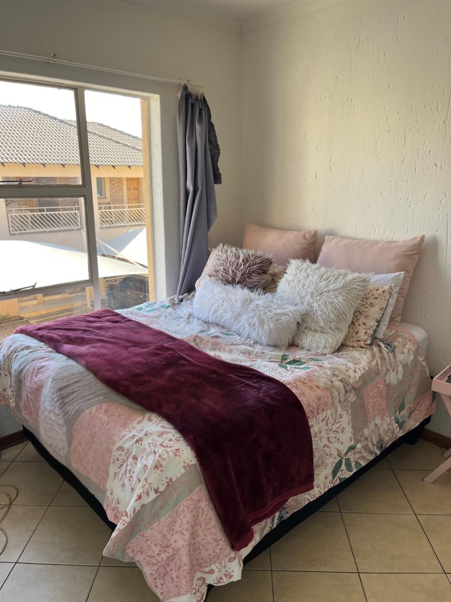 1 Bedroom Property for Sale in Rensburg Gauteng