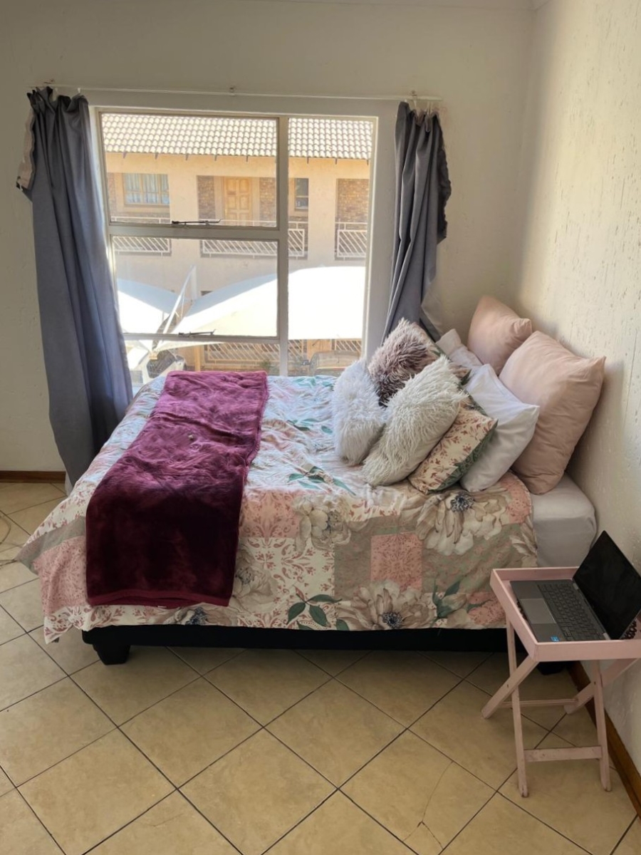 1 Bedroom Property for Sale in Rensburg Gauteng