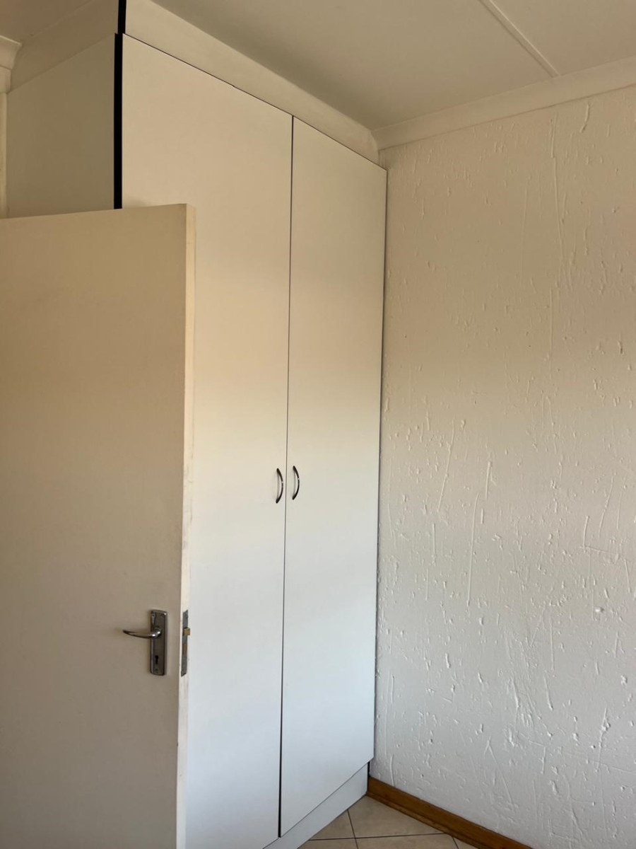 1 Bedroom Property for Sale in Rensburg Gauteng