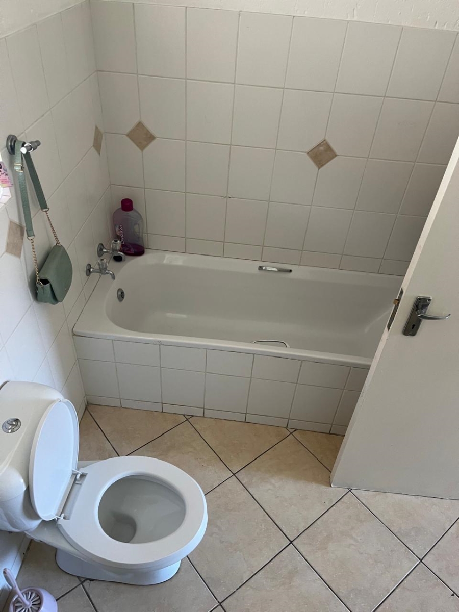 1 Bedroom Property for Sale in Rensburg Gauteng