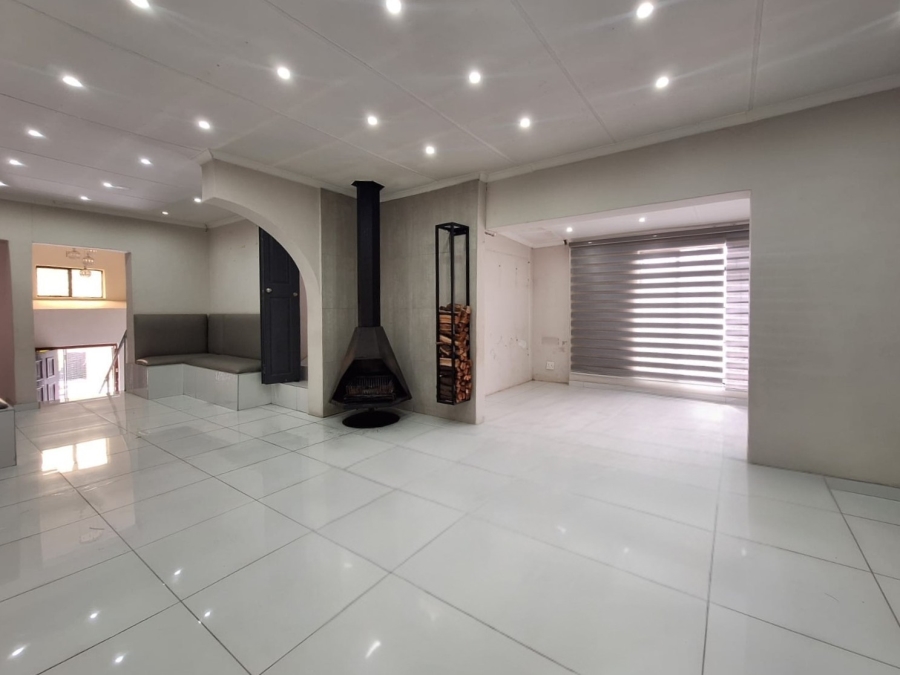 4 Bedroom Property for Sale in Shalimar Ridge Gauteng