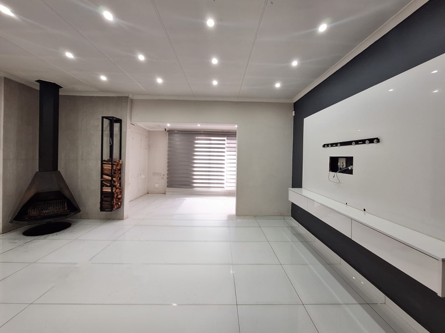 4 Bedroom Property for Sale in Shalimar Ridge Gauteng