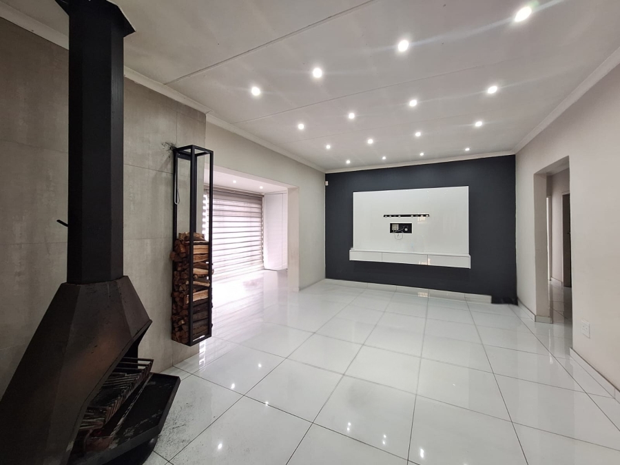 4 Bedroom Property for Sale in Shalimar Ridge Gauteng