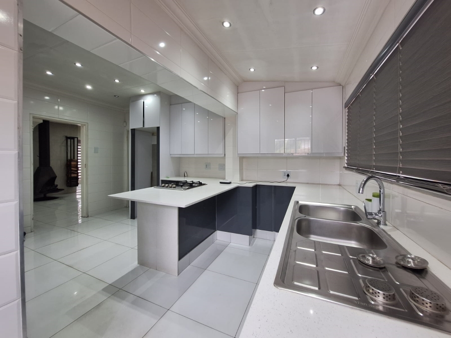 4 Bedroom Property for Sale in Shalimar Ridge Gauteng