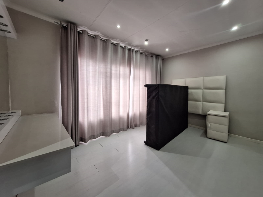 4 Bedroom Property for Sale in Shalimar Ridge Gauteng