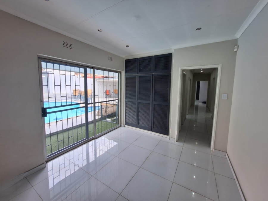 4 Bedroom Property for Sale in Shalimar Ridge Gauteng