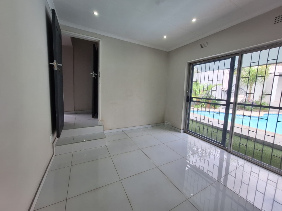 4 Bedroom Property for Sale in Shalimar Ridge Gauteng