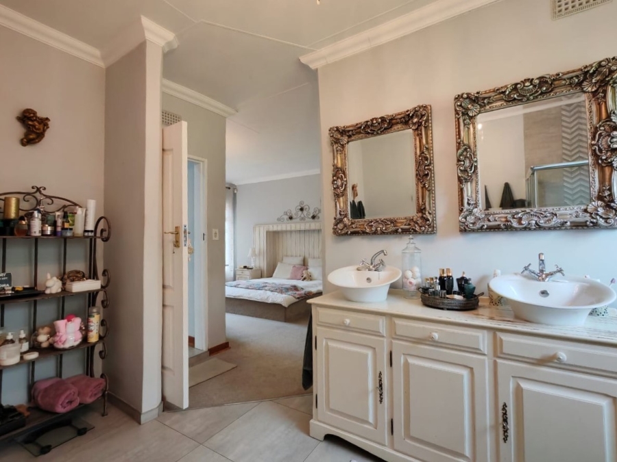 4 Bedroom Property for Sale in Three Rivers East Gauteng