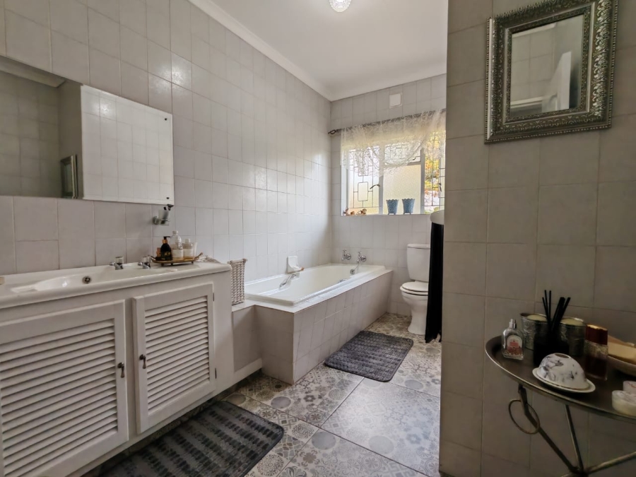 4 Bedroom Property for Sale in Three Rivers East Gauteng