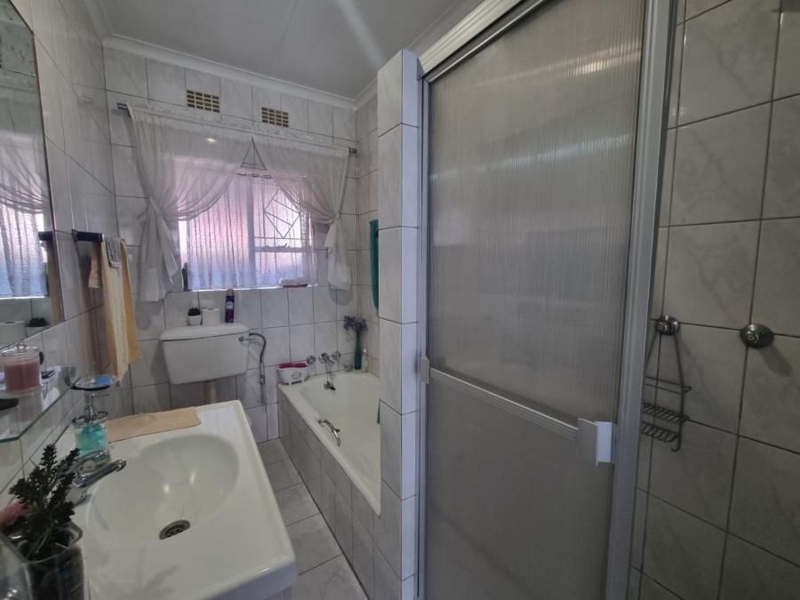 3 Bedroom Property for Sale in Three Rivers Gauteng