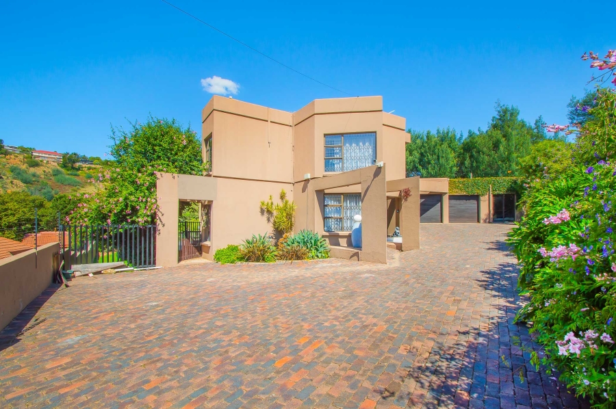 4 Bedroom Property for Sale in Kloofendal Gauteng