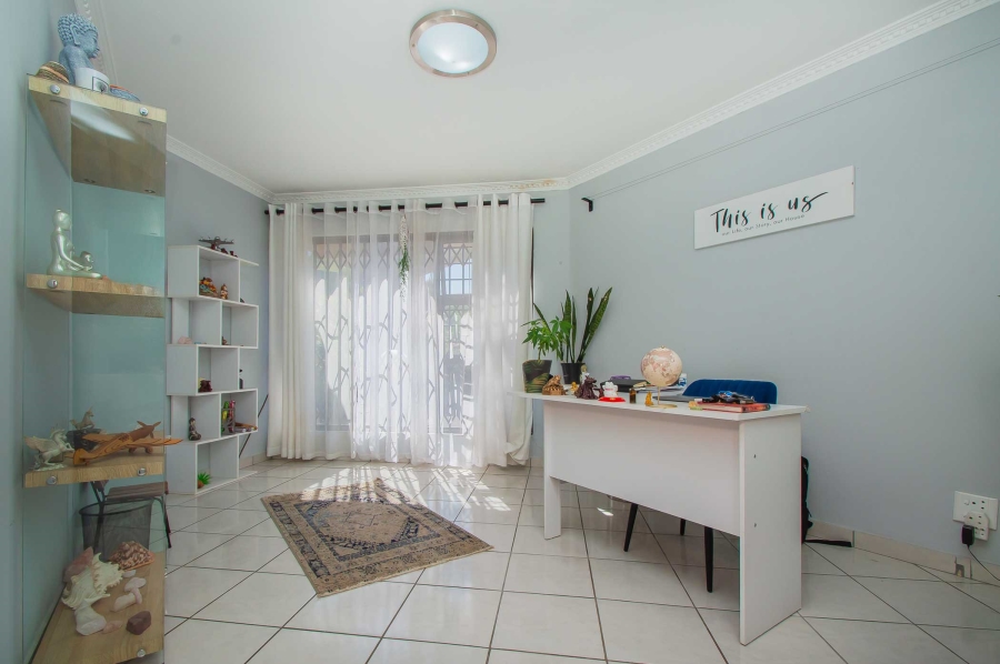 4 Bedroom Property for Sale in Kloofendal Gauteng