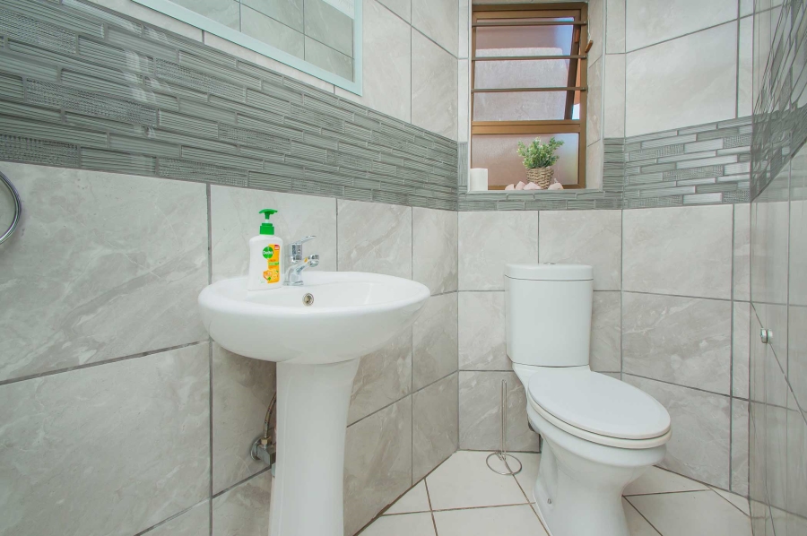 4 Bedroom Property for Sale in Kloofendal Gauteng