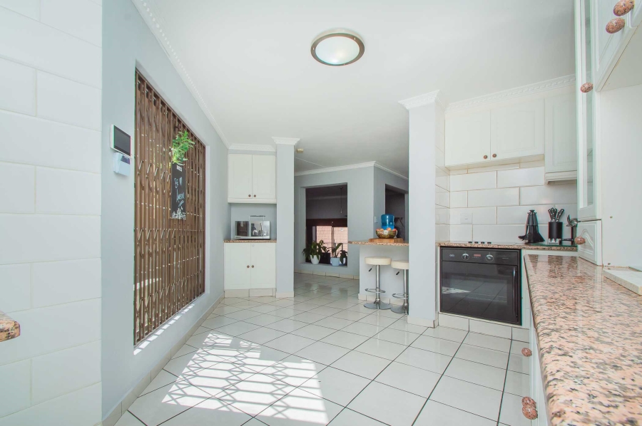 4 Bedroom Property for Sale in Kloofendal Gauteng