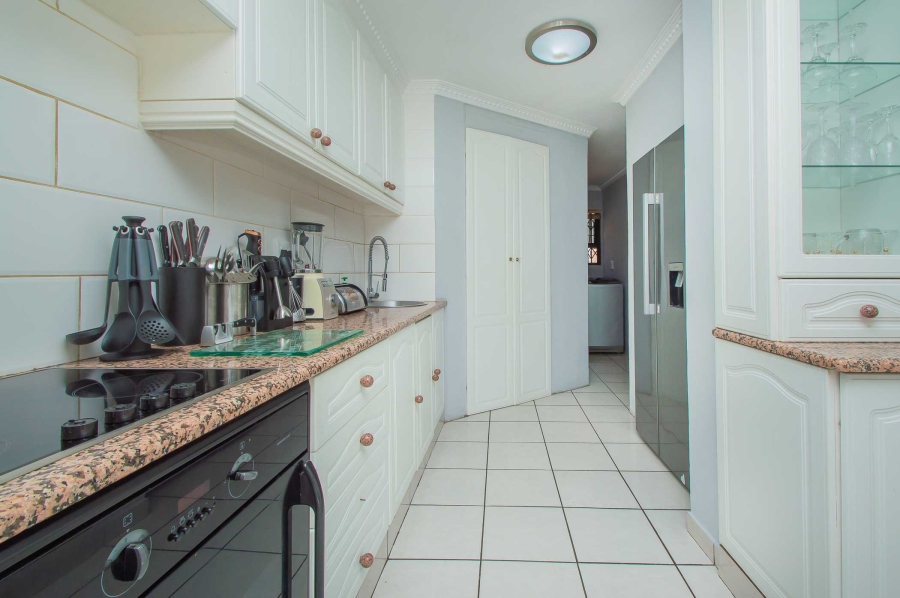 4 Bedroom Property for Sale in Kloofendal Gauteng