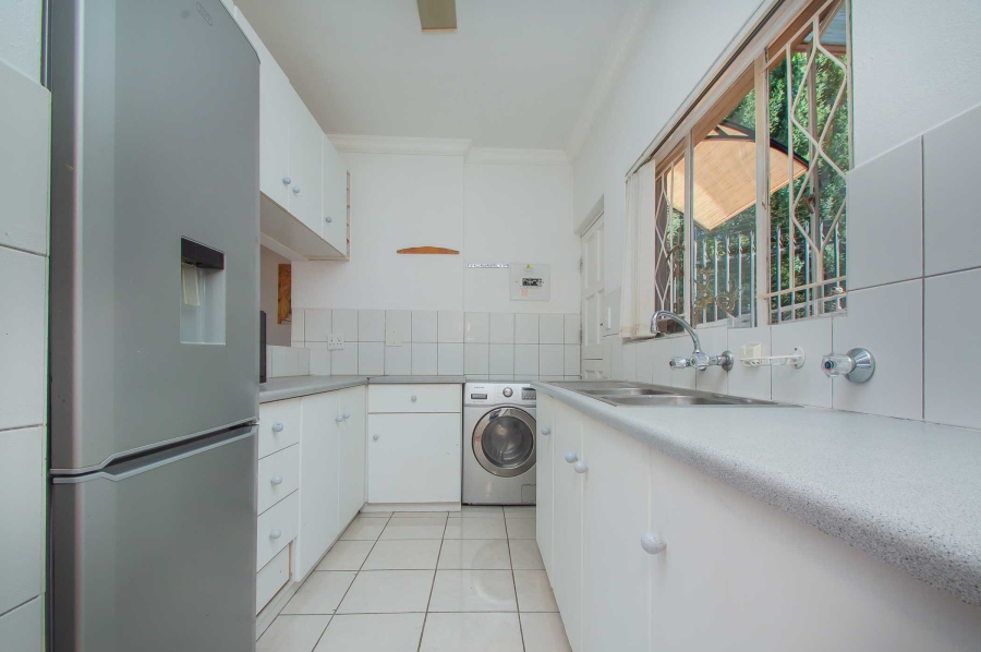 4 Bedroom Property for Sale in Kloofendal Gauteng