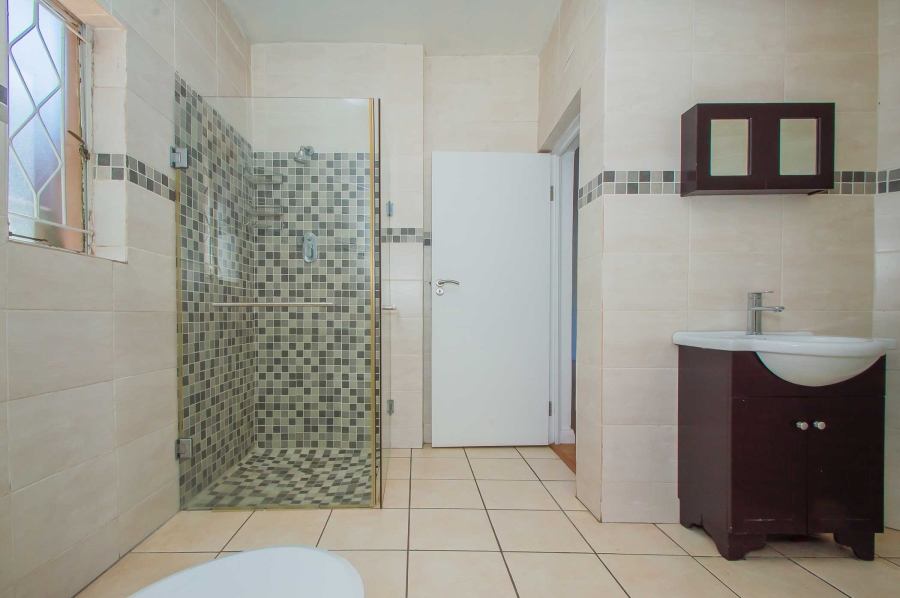 4 Bedroom Property for Sale in Kloofendal Gauteng