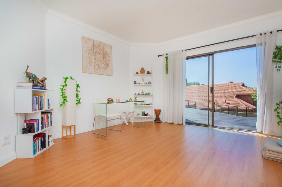 4 Bedroom Property for Sale in Kloofendal Gauteng