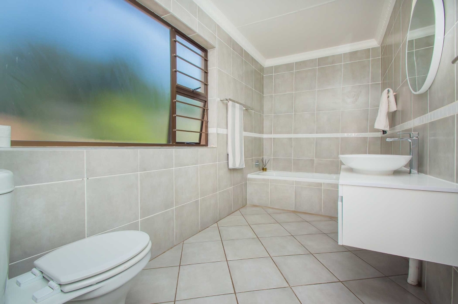 4 Bedroom Property for Sale in Kloofendal Gauteng