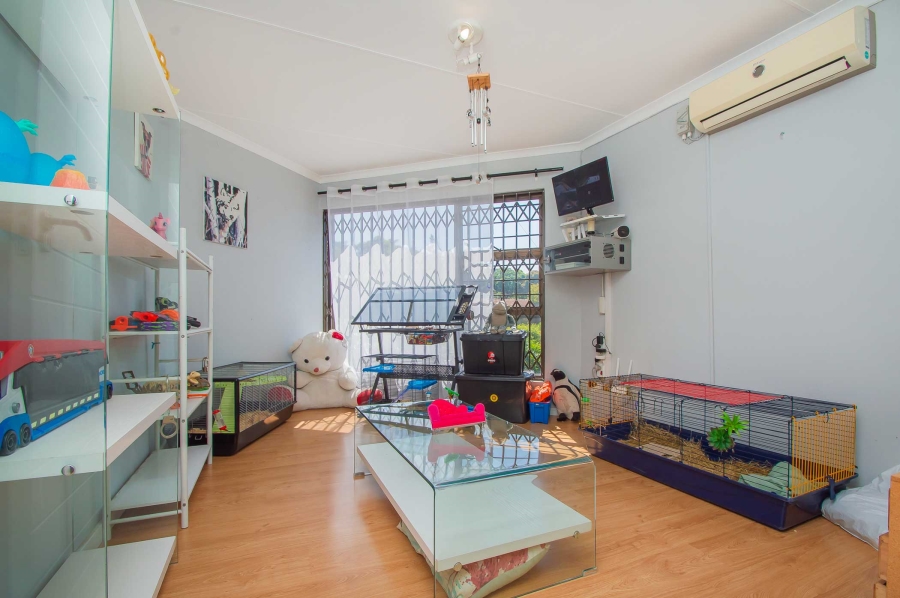 4 Bedroom Property for Sale in Kloofendal Gauteng