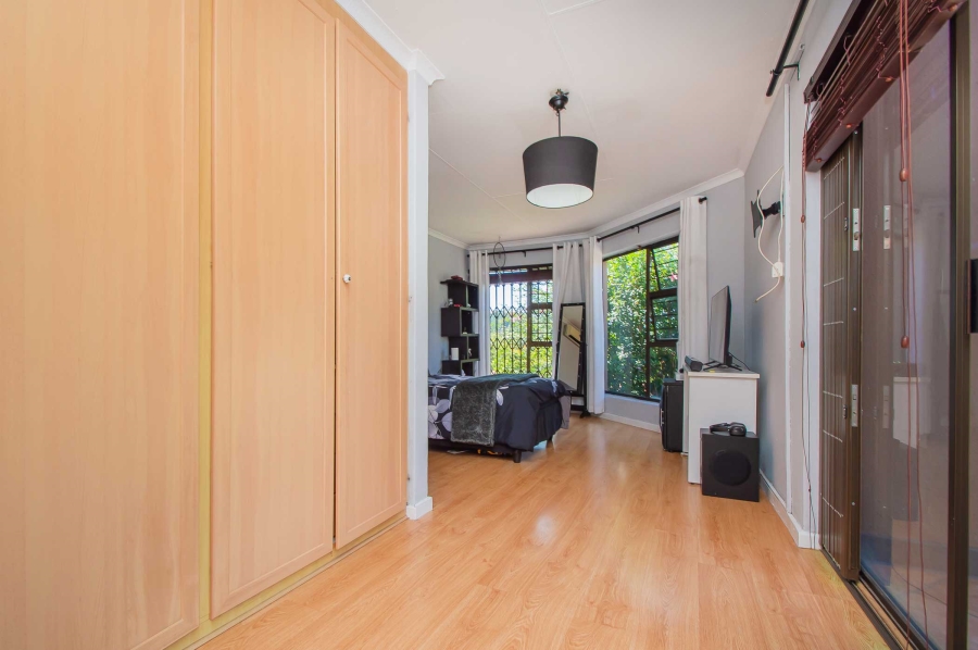 4 Bedroom Property for Sale in Kloofendal Gauteng