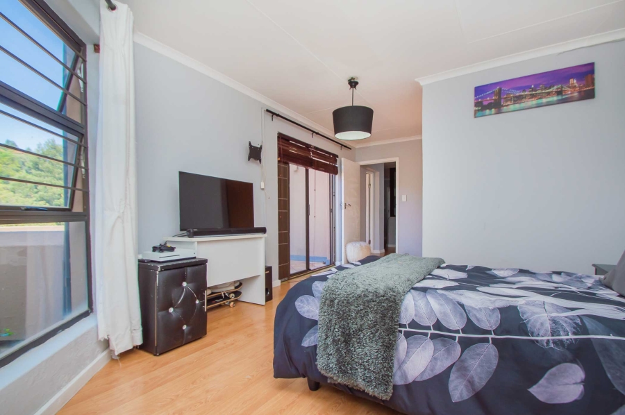 4 Bedroom Property for Sale in Kloofendal Gauteng