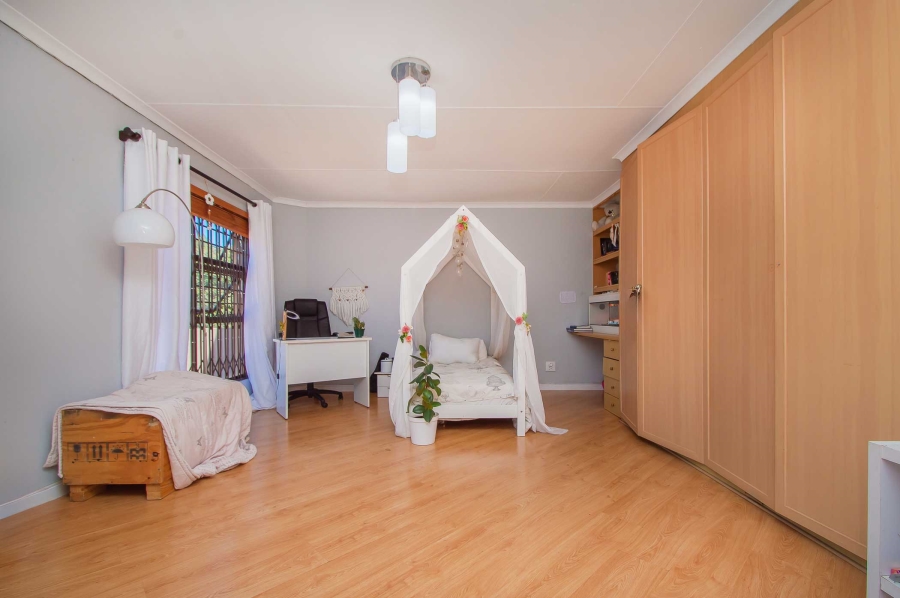 4 Bedroom Property for Sale in Kloofendal Gauteng