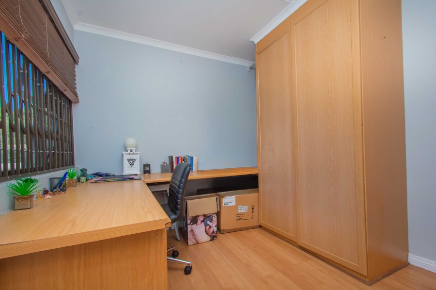 4 Bedroom Property for Sale in Kloofendal Gauteng