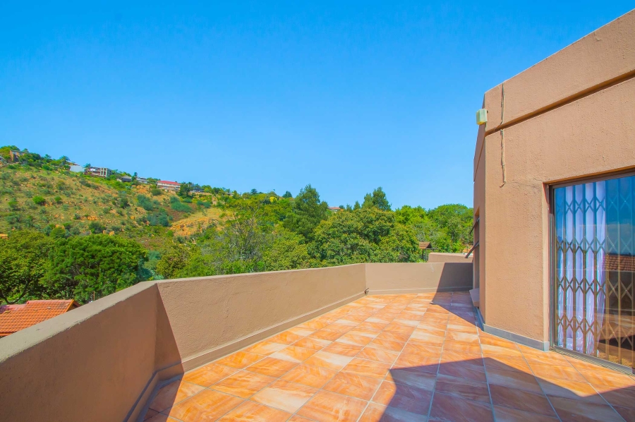 4 Bedroom Property for Sale in Kloofendal Gauteng