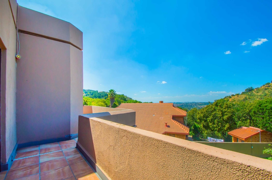 4 Bedroom Property for Sale in Kloofendal Gauteng