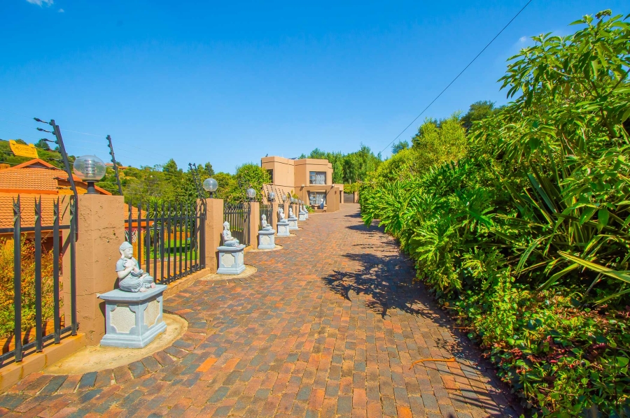 4 Bedroom Property for Sale in Kloofendal Gauteng