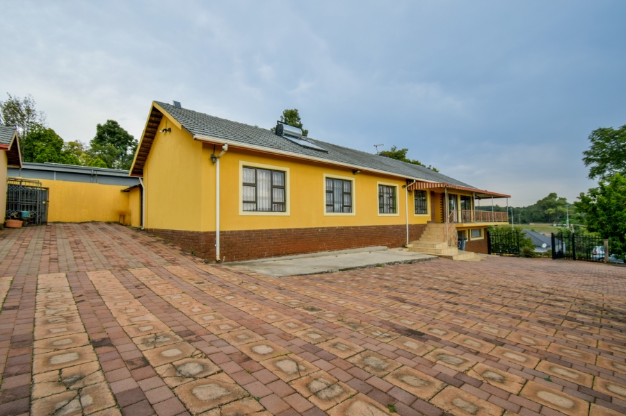 4 Bedroom Property for Sale in Waterkloof Ridge Gauteng