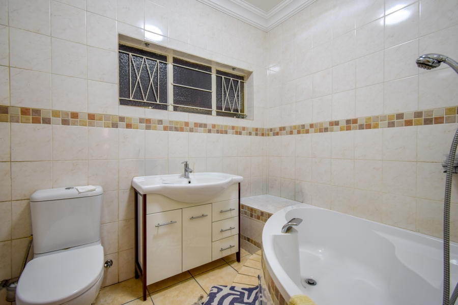 4 Bedroom Property for Sale in Waterkloof Ridge Gauteng