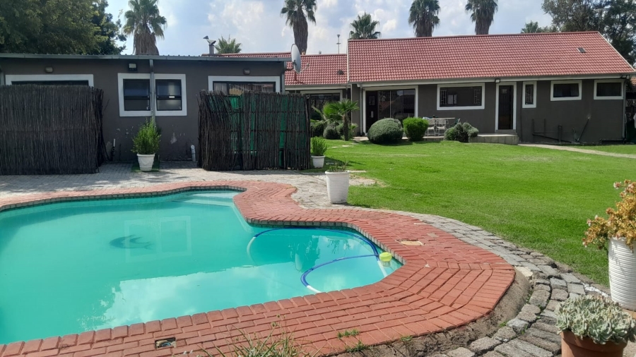8 Bedroom Property for Sale in Bedworth Park Gauteng