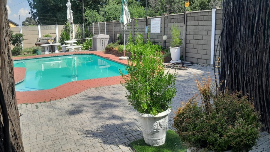 8 Bedroom Property for Sale in Bedworth Park Gauteng