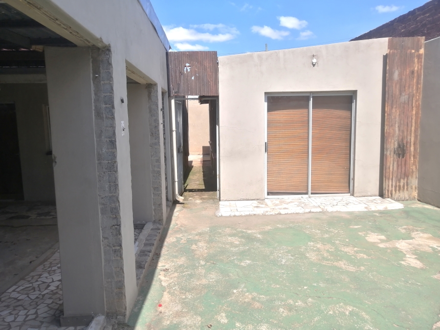 4 Bedroom Property for Sale in Makula Gauteng
