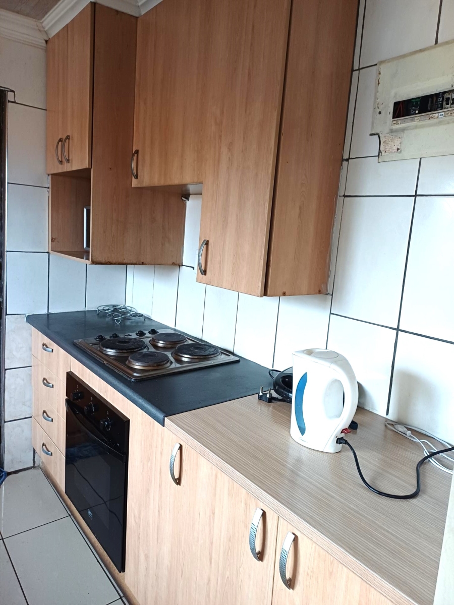 6 Bedroom Property for Sale in Tokoza Gauteng