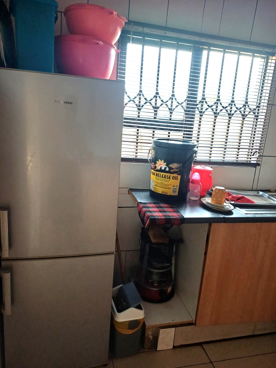 6 Bedroom Property for Sale in Tokoza Gauteng