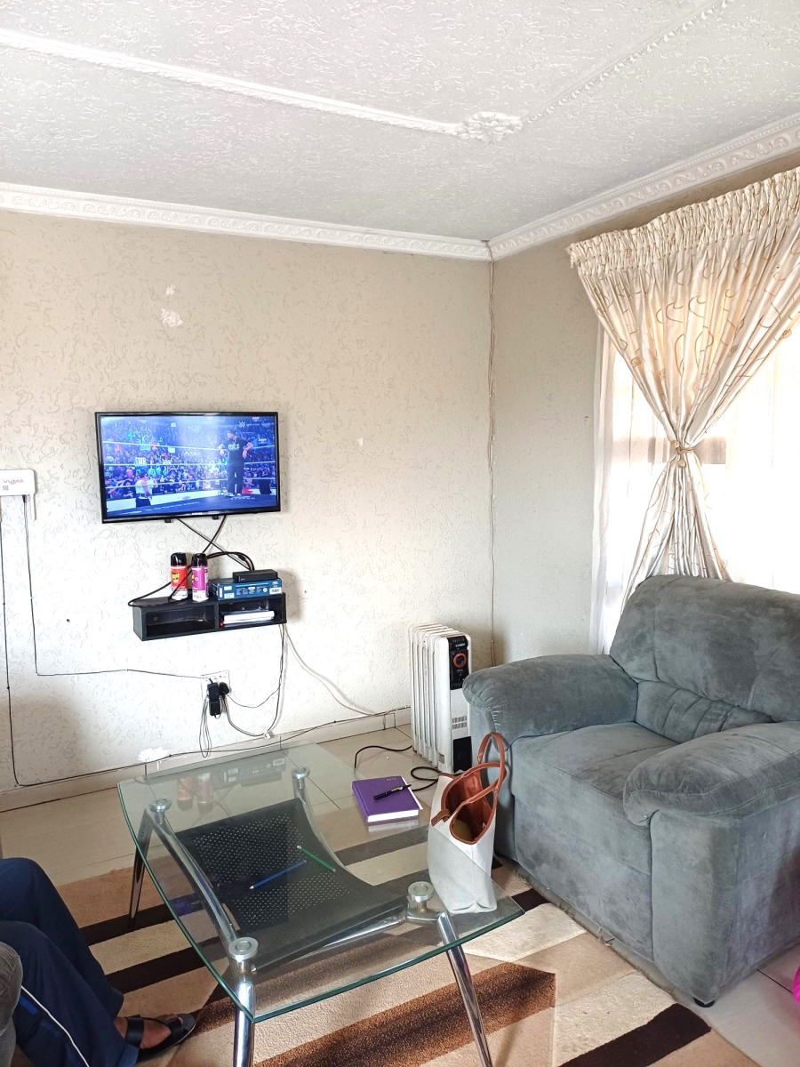 6 Bedroom Property for Sale in Tokoza Gauteng