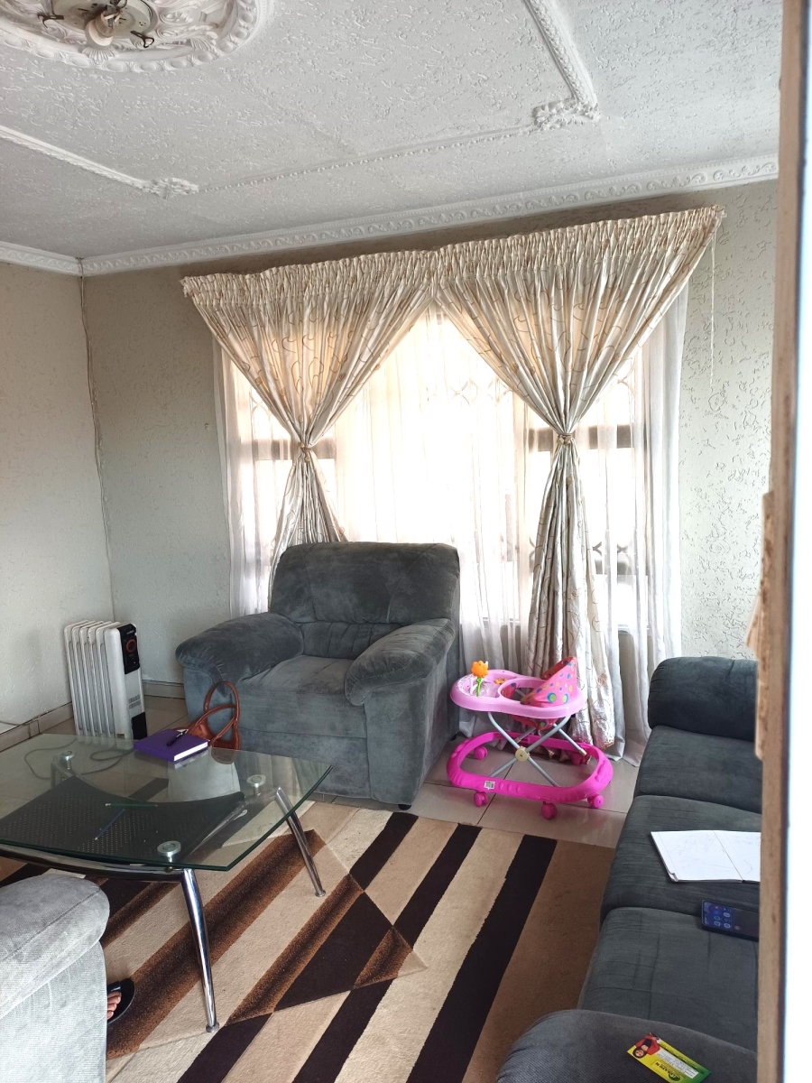 6 Bedroom Property for Sale in Tokoza Gauteng