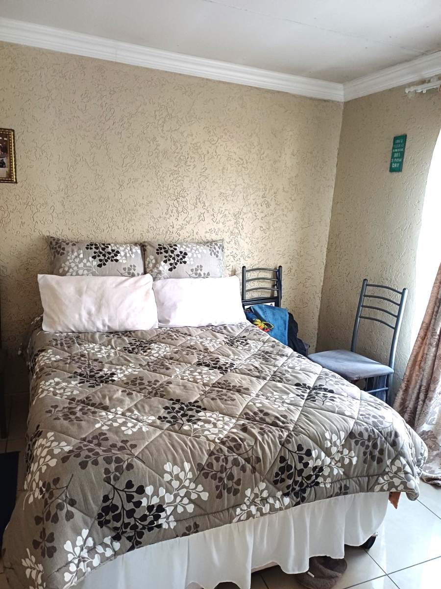 6 Bedroom Property for Sale in Tokoza Gauteng