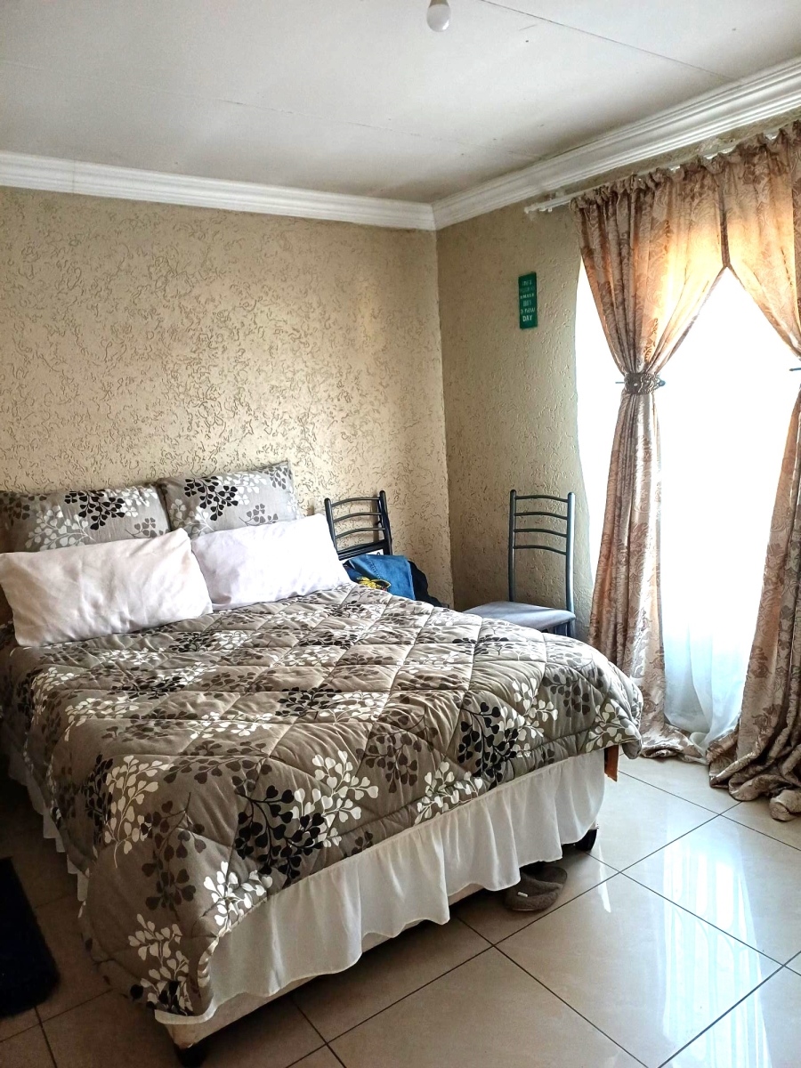 6 Bedroom Property for Sale in Tokoza Gauteng