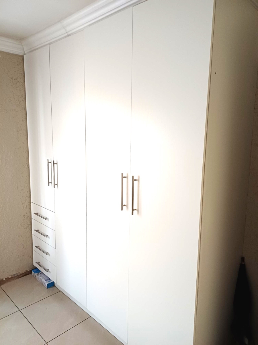 6 Bedroom Property for Sale in Tokoza Gauteng