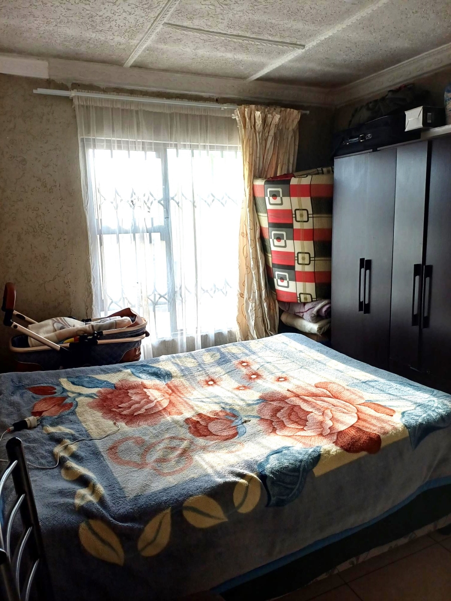 6 Bedroom Property for Sale in Tokoza Gauteng