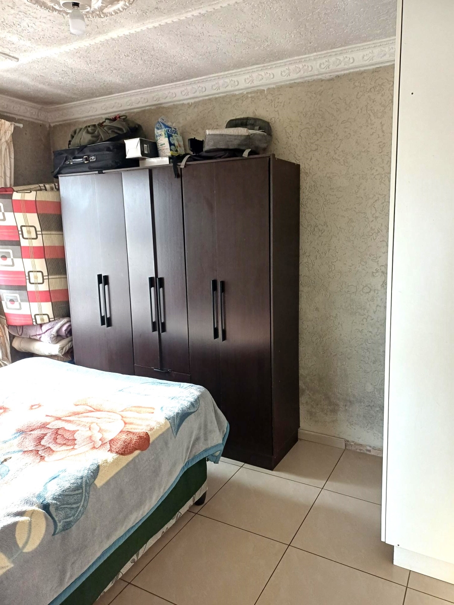 6 Bedroom Property for Sale in Tokoza Gauteng