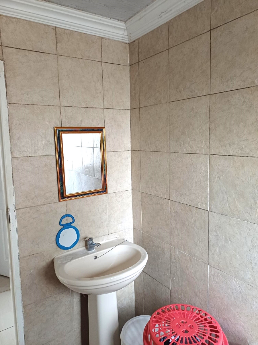 6 Bedroom Property for Sale in Tokoza Gauteng